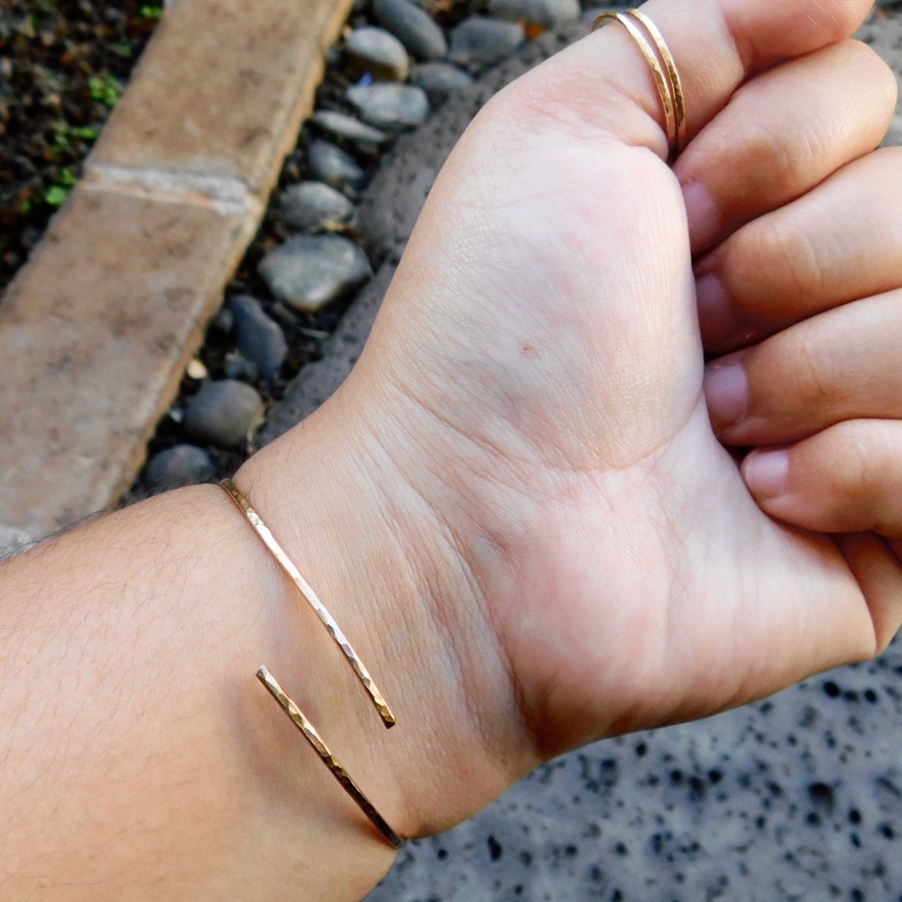 14k Gold Open Bar Bangle